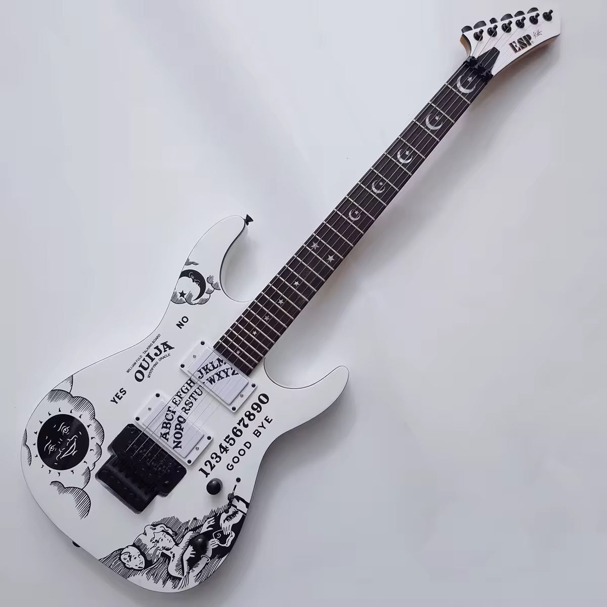 ESP LTD Kirk Hammett Ouija กีตาร์ไฟฟ้าสีขาวกีตาร์มืออาชีพ