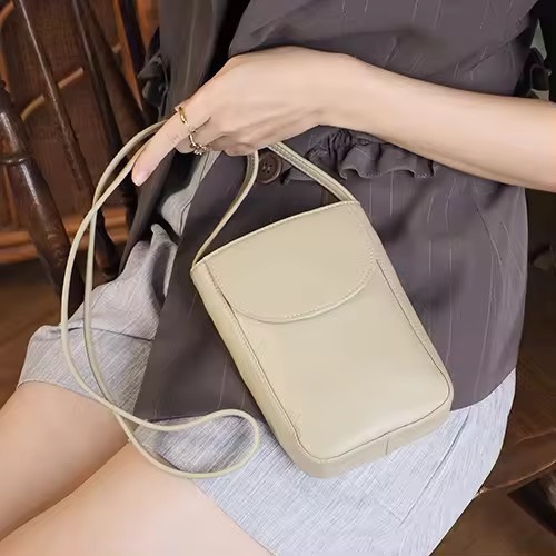 Charin Bag - Toast กระเป๋าสะพายน่ารักมาก มือถือใส่ได้ทุกรุ่น Multi pocket bag กระเป๋าหนังวัวแท้นุ่ม-เบา